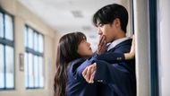 Seong-ah and Gyeon-woo (Image via tvN)